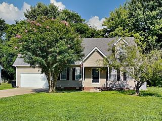 1526 Amberwood Cir, Murfreesboro, TN 37128