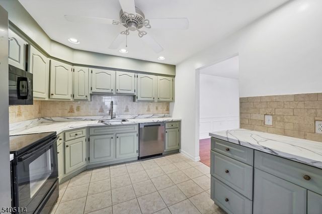 76 Farm Rd E, Hillsborough Twp., NJ 08844