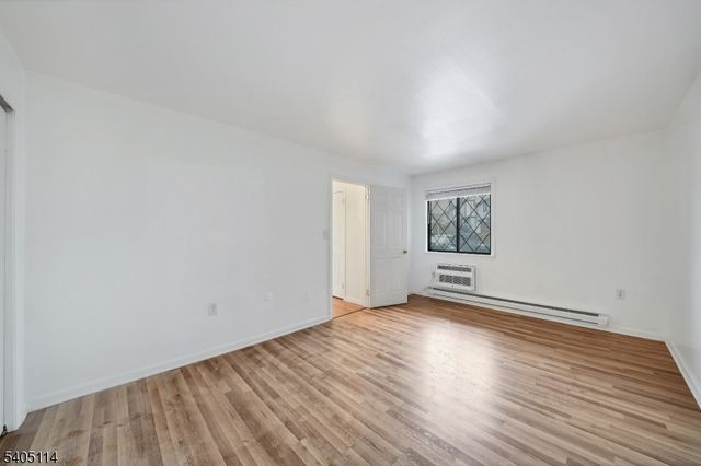 76 Farm Rd E, Hillsborough Twp., NJ 08844