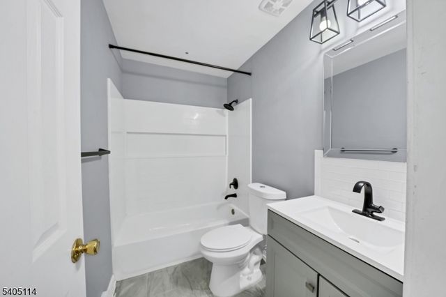 76 Farm Rd E, Hillsborough Twp., NJ 08844