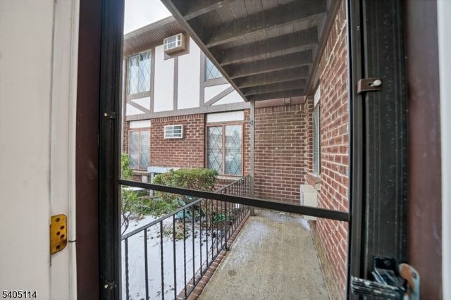 76 Farm Rd E, Hillsborough Twp., NJ 08844