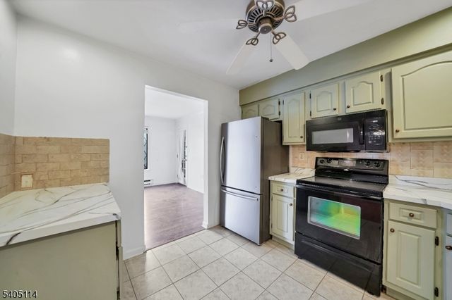 76 Farm Rd E, Hillsborough Twp., NJ 08844