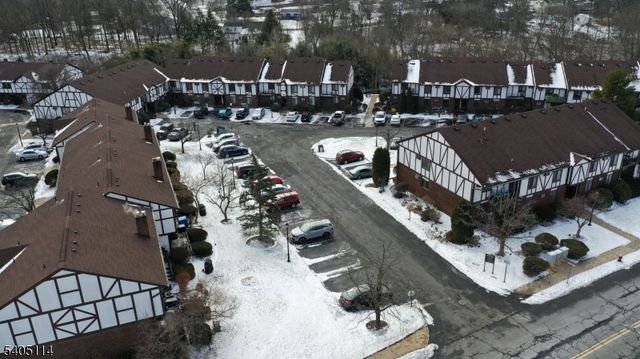 76 Farm Rd E, Hillsborough Twp., NJ 08844