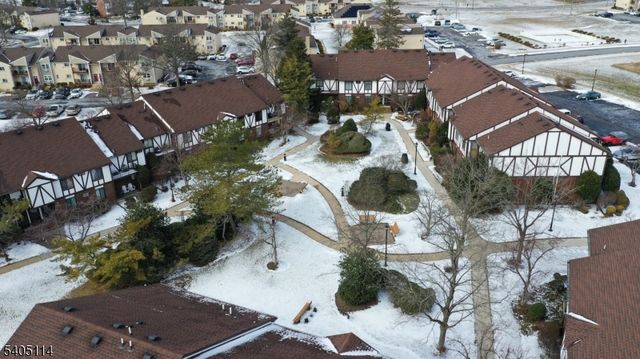 76 Farm Rd E, Hillsborough Twp., NJ 08844