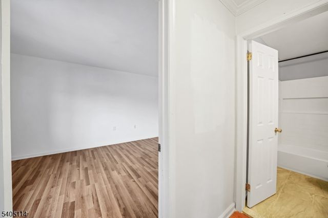 76 Farm Rd E, Hillsborough Twp., NJ 08844