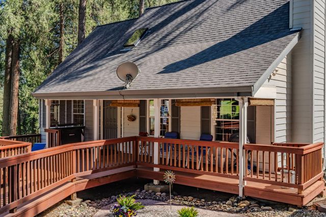 16460 Mckenzie Dr, Pioneer, CA 95666