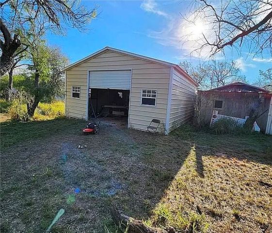 49 Bayview Dr, Mathis, TX 78368