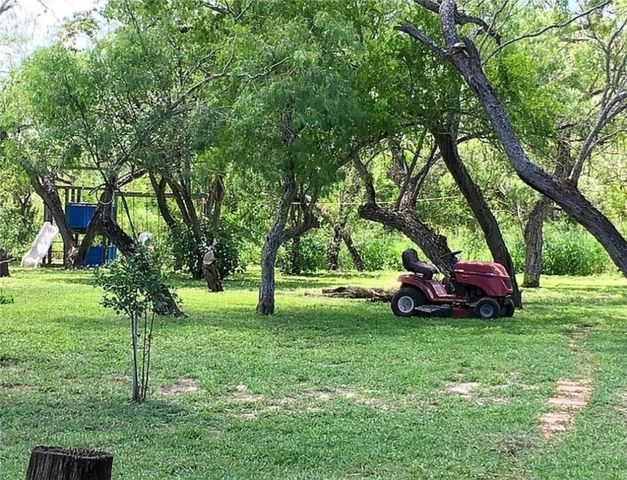 49 Bayview Dr, Mathis, TX 78368