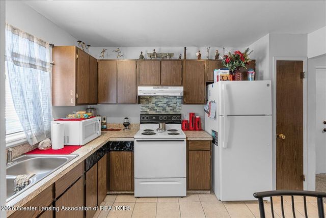 4400 Chadburne Dr Drive, Lansing, MI 48911