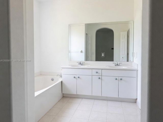 16654 SW 83rd Ln, Miami, FL 33193