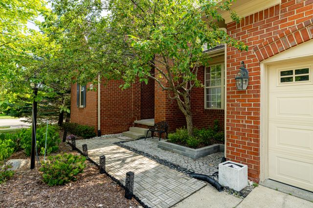 29170 Hemingway Drive, Novi City, MI 48377