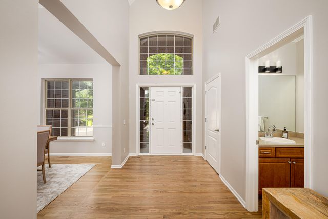 29170 Hemingway Drive, Novi City, MI 48377