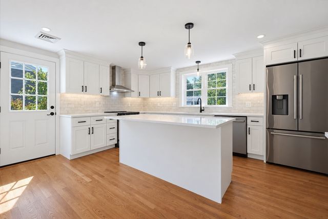 7 Dana Park, Hopedale, MA 01747