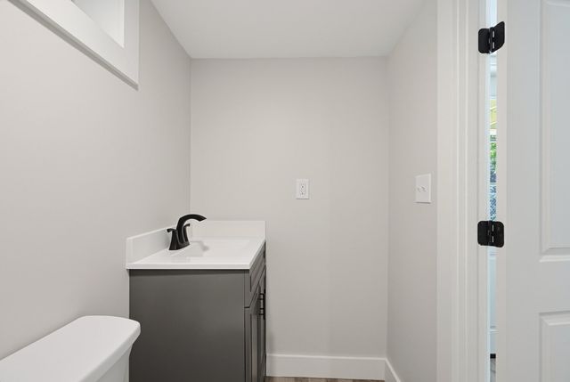 7 Dana Park, Hopedale, MA 01747