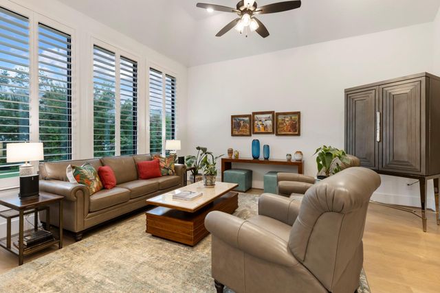 216 N Opulent Drive, Montgomery, TX 77316