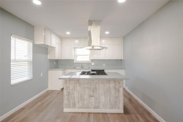 540 Hensley Drive, Grand Prairie, TX 75050