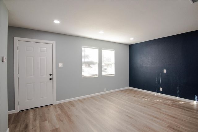 540 Hensley Drive, Grand Prairie, TX 75050