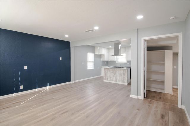 540 Hensley Drive, Grand Prairie, TX 75050