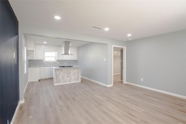 540 Hensley Drive, Grand Prairie, TX 75050