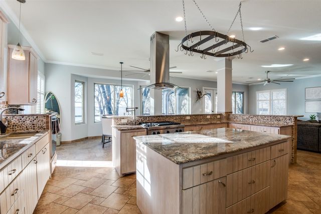 318 Dogie Trail, Oak Point, TX 75068