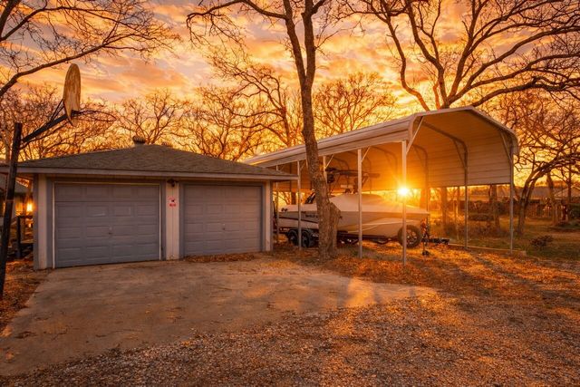 318 Dogie Trail, Oak Point, TX 75068