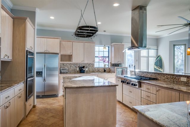 318 Dogie Trail, Oak Point, TX 75068