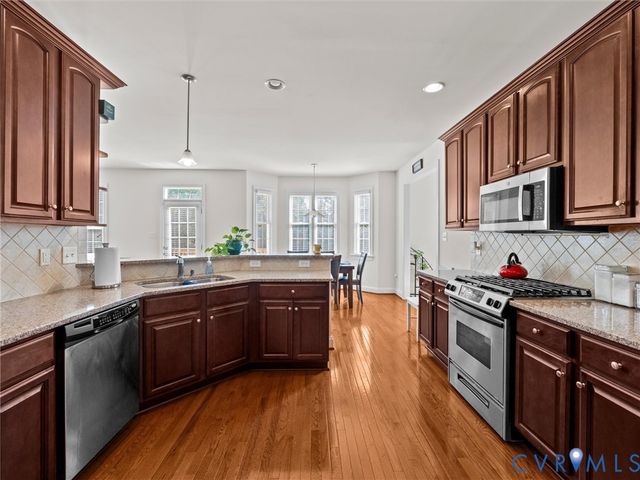 737 Colony Forest Dr, Midlothian, VA 23114