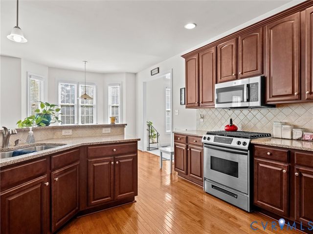 737 Colony Forest Dr, Midlothian, VA 23114