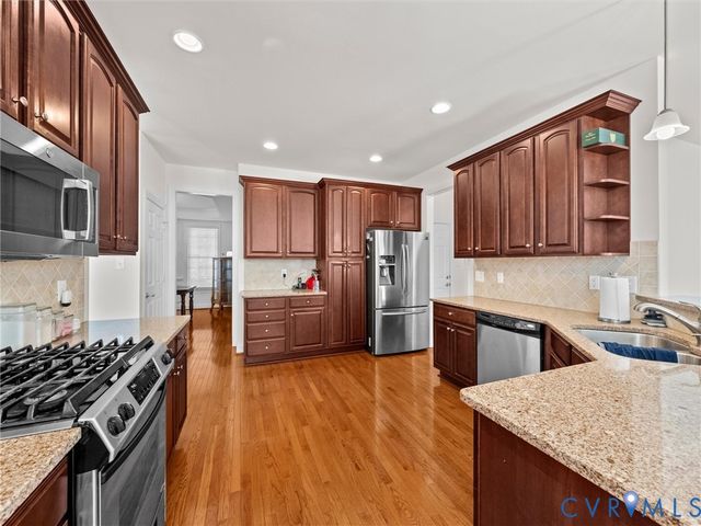 737 Colony Forest Dr, Midlothian, VA 23114