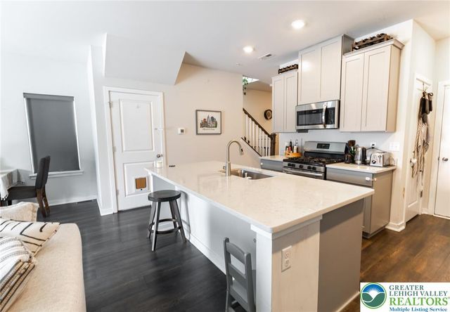 7536 Clayton Avenue, Coopersburg Boro, PA 18036