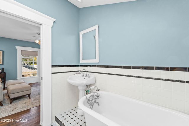 210 W West Street, Southport, NC 28461