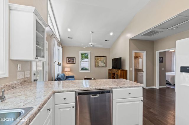 210 W West Street, Southport, NC 28461