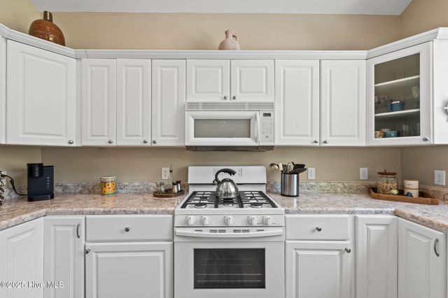 210 W West Street, Southport, NC 28461