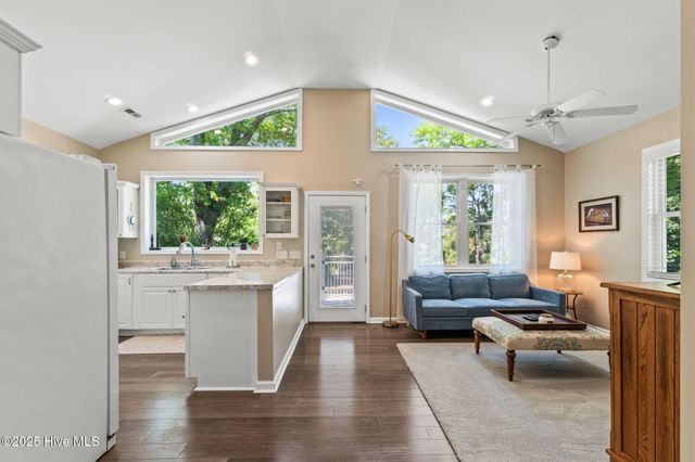 210 W West Street, Southport, NC 28461