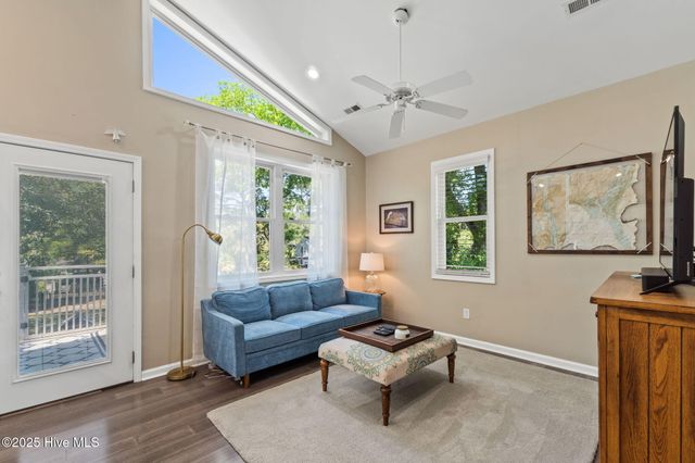 210 W West Street, Southport, NC 28461