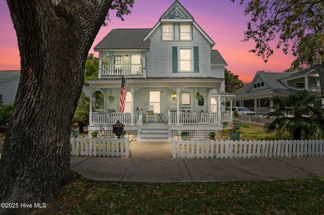 210 W West Street, Southport, NC 28461