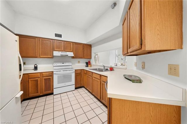 1833 Courtyard WAY 105, Naples, FL 34112