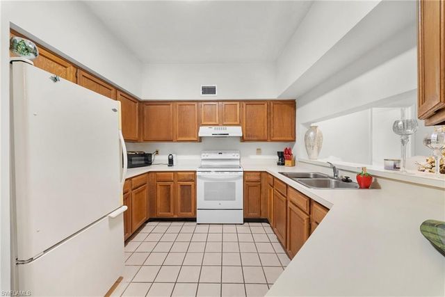 1833 Courtyard WAY 105, Naples, FL 34112