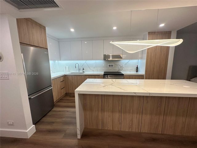 2301 Collins Ave 1421, Miami Beach, FL 33139