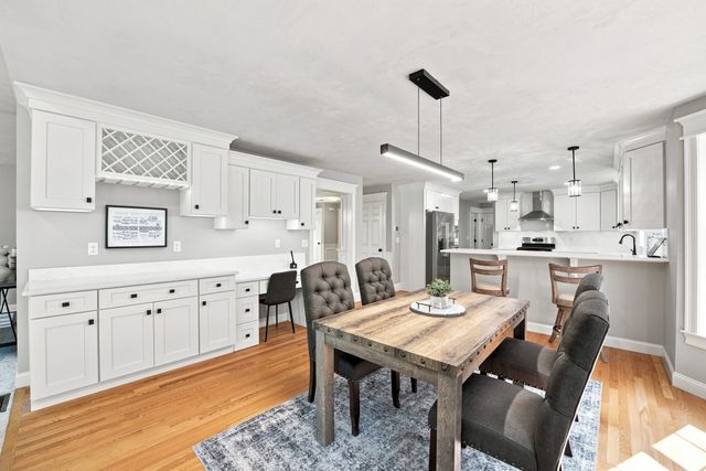 25 Greenbriar Dr, Shrewsbury, MA 01545