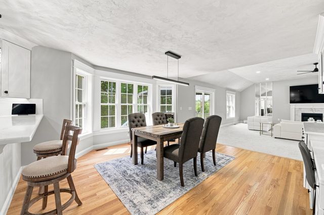 25 Greenbriar Dr, Shrewsbury, MA 01545