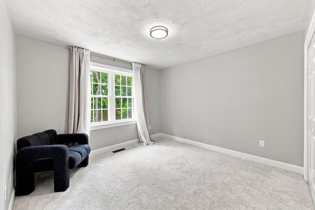 25 Greenbriar Dr, Shrewsbury, MA 01545