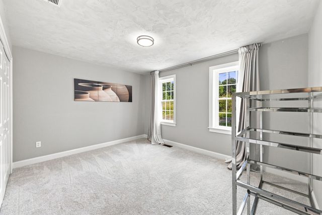 25 Greenbriar Dr, Shrewsbury, MA 01545