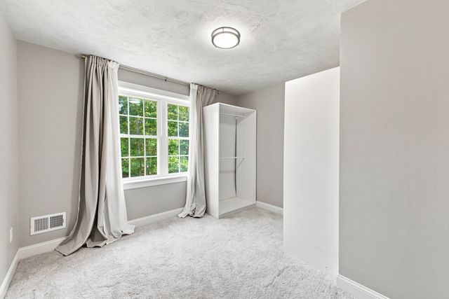 25 Greenbriar Dr, Shrewsbury, MA 01545