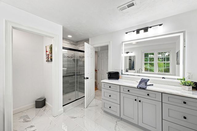 25 Greenbriar Dr, Shrewsbury, MA 01545