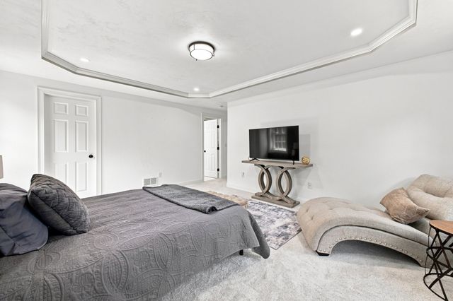25 Greenbriar Dr, Shrewsbury, MA 01545