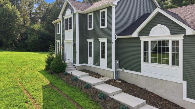 25 Greenbriar Dr, Shrewsbury, MA 01545