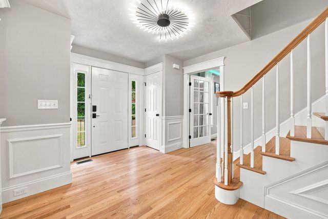 25 Greenbriar Dr, Shrewsbury, MA 01545