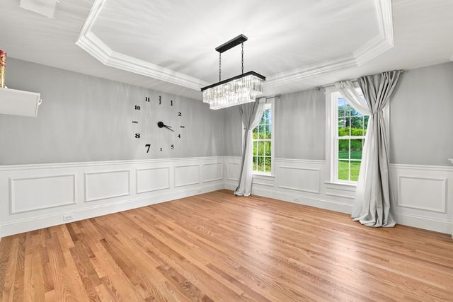 25 Greenbriar Dr, Shrewsbury, MA 01545