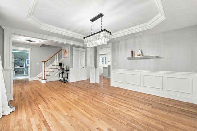 25 Greenbriar Dr, Shrewsbury, MA 01545